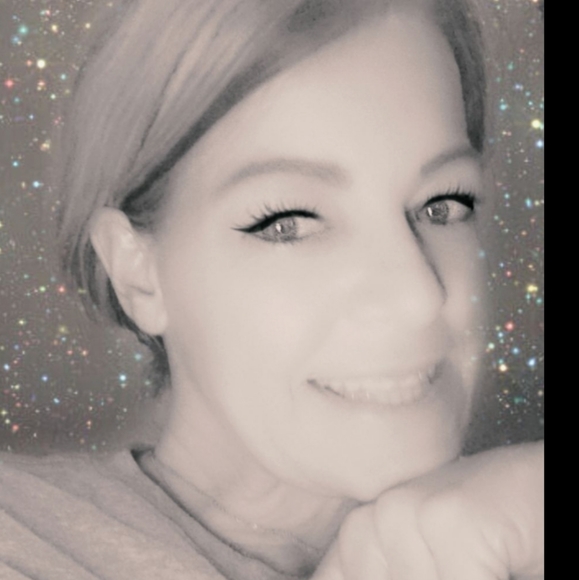 Meet your Posher, Paula - Picture 1 of 2